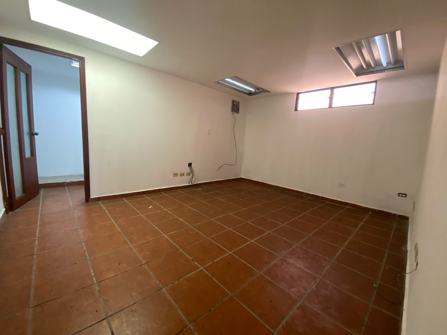 oficinas y locales comerciales - Local 1er nivel, ideal para oficinas con subdivisiones en Naco! 1 parqueo asign. 3