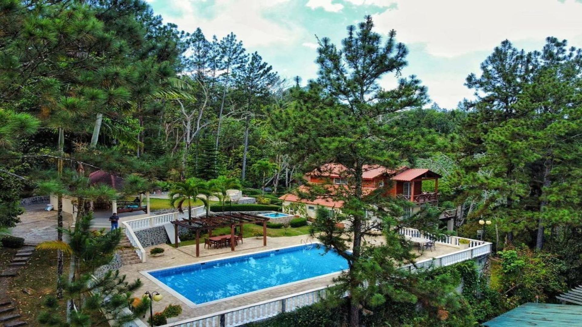casas vacacionales y villas - Villa en Bonao con piscina de oportunidad rodeada de área verde 8