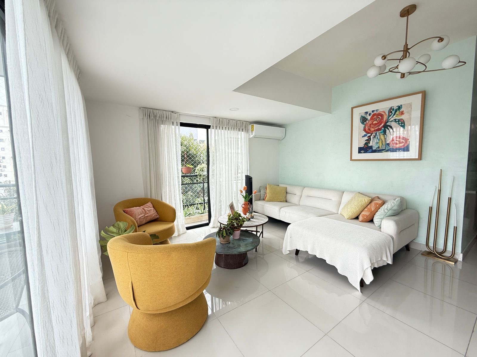 apartamentos - Vendo Evaristo morales tres hab con baño dos parqu 0