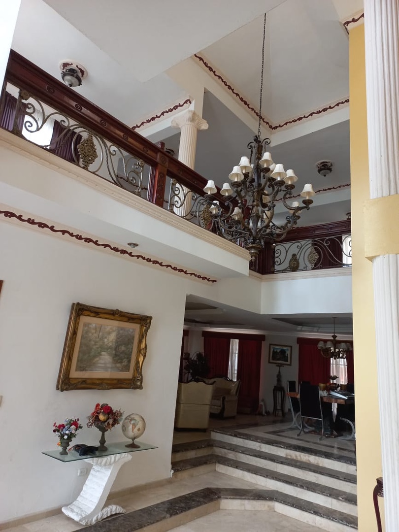 casas - Venta de mansión con 600mts en vista hermosa zona oriental Santo Domingo  2