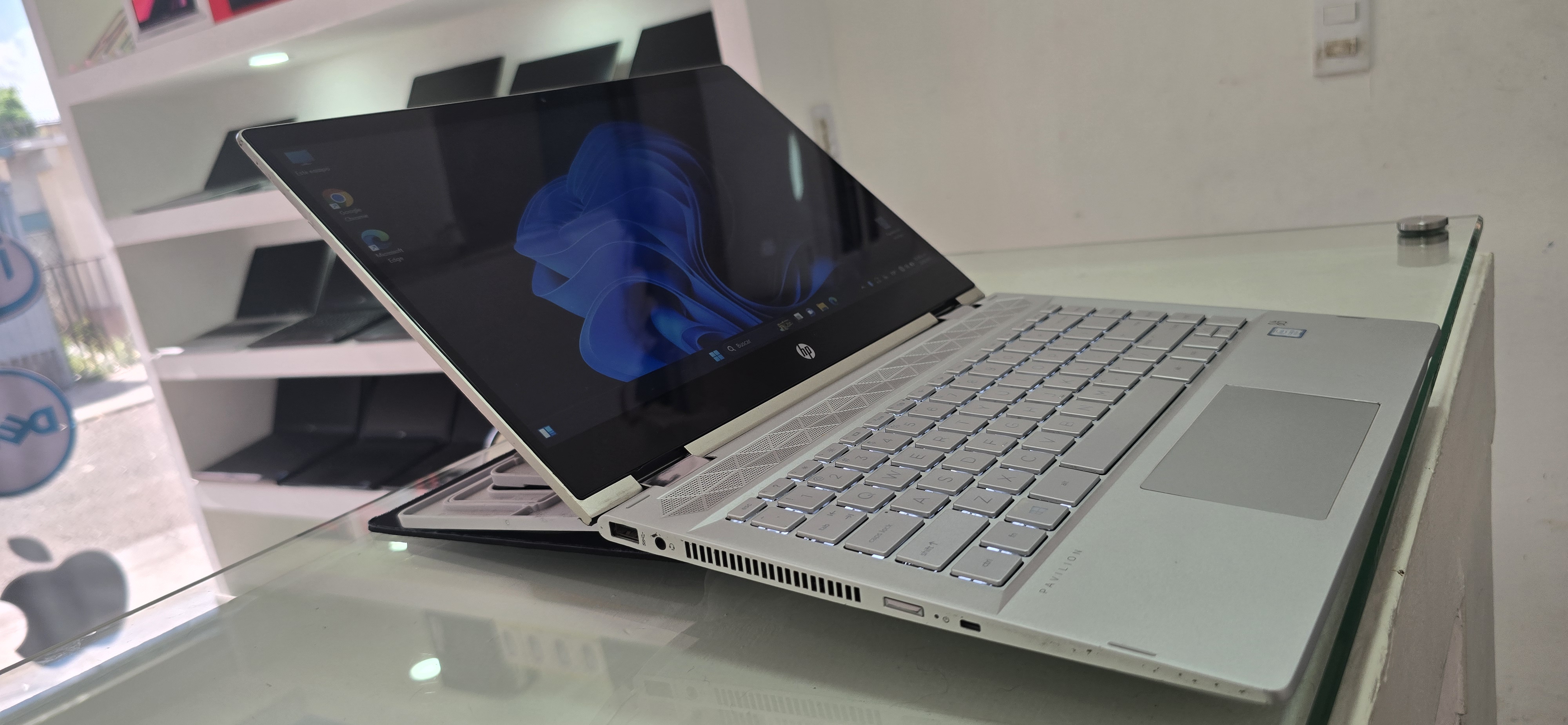 computadoras y laptops - hp Touch 14 Pulg Core i5 8va Gen Ram 8gb ddr4 Disco 256g SSD Pantalla Giratoria  2
